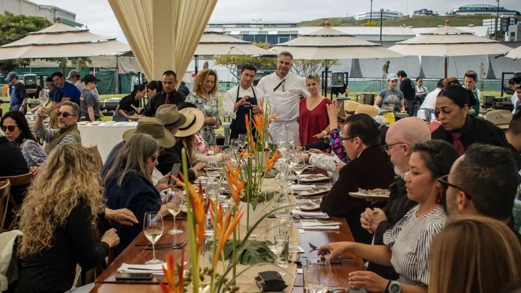 cristina pino con chefs en mesas marinas ensenada provino